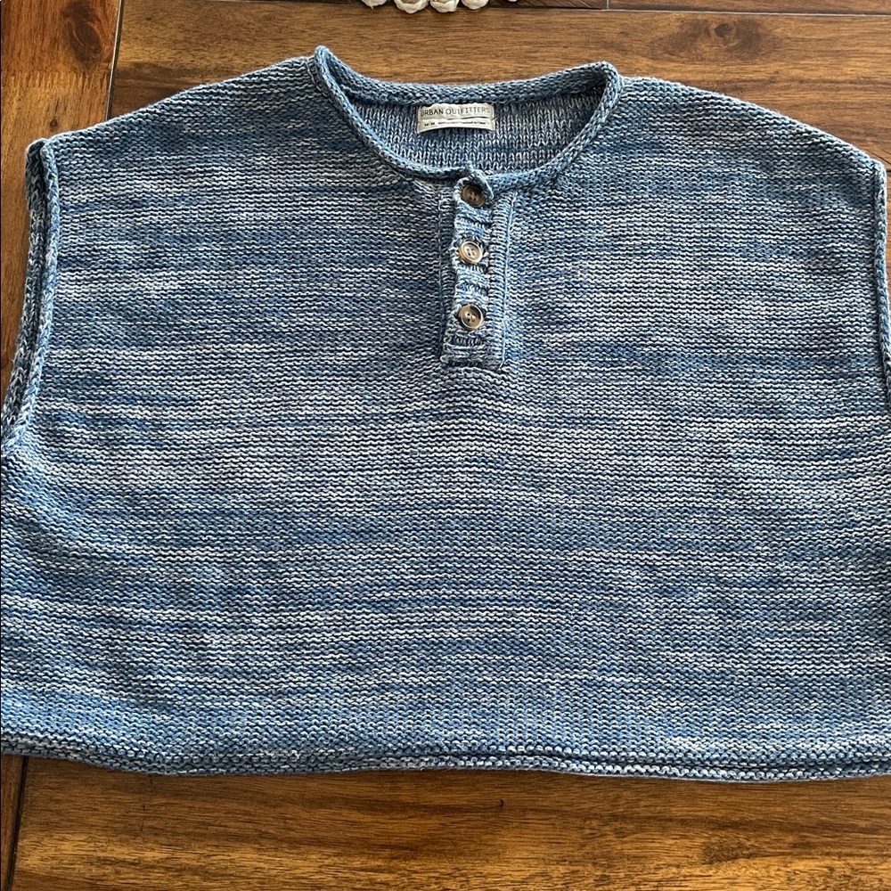 Urban Outfitters  sleeveless Cropped Knit Sweater Vest Blue Boxy Fit size Medium - Picture 3 of 16